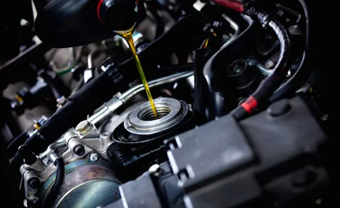 Замена масла: особенности, виды масел, причины и симптомы необходимости замены