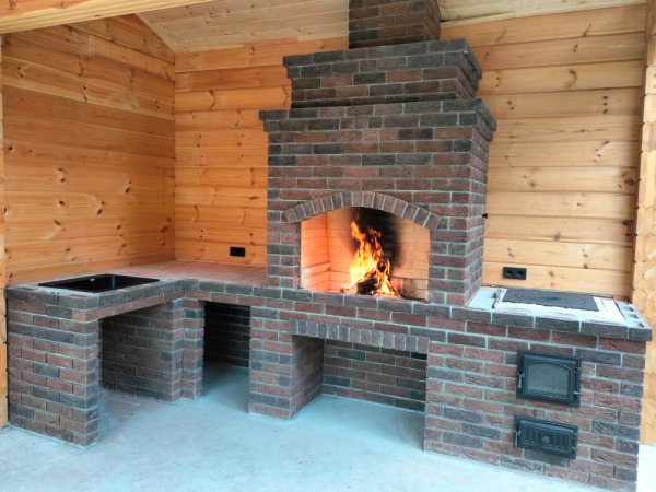 Оригинальные идеи современного барбекю из кирпича