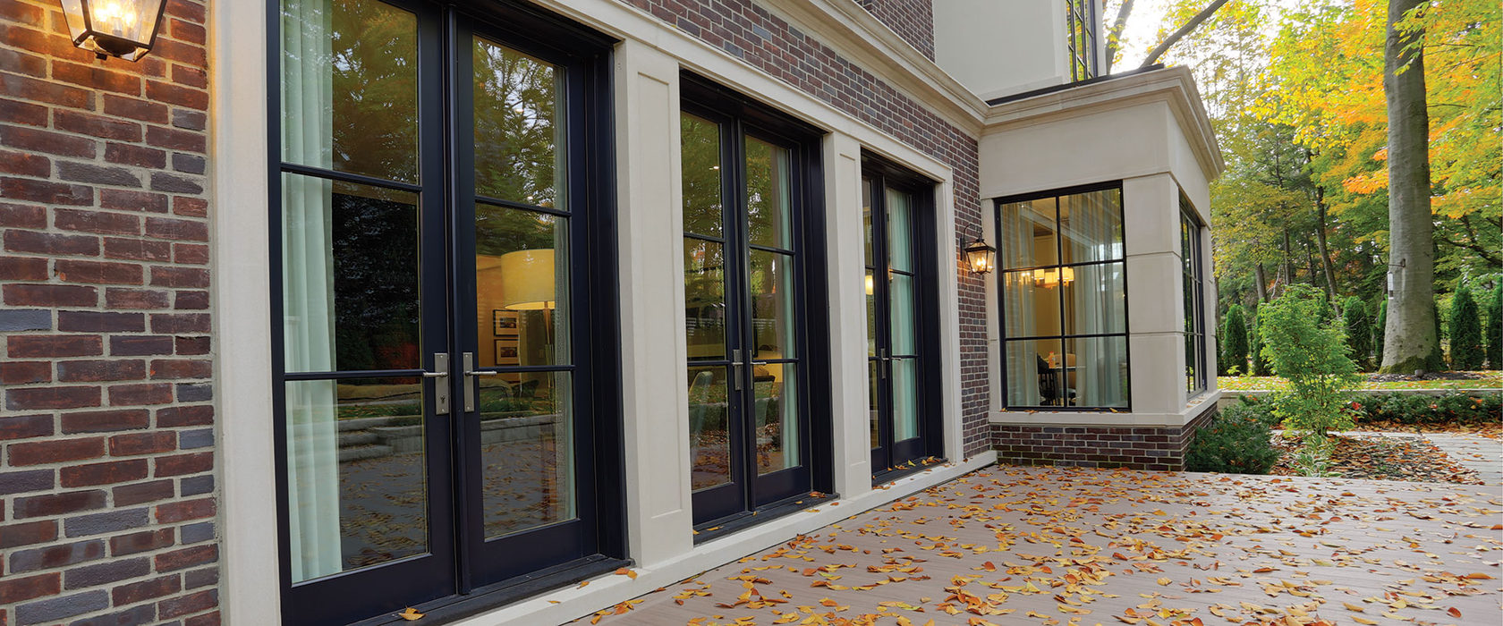 Алюминиевые двери со стеклом: сочетание эстетики, функциональности и безопасности