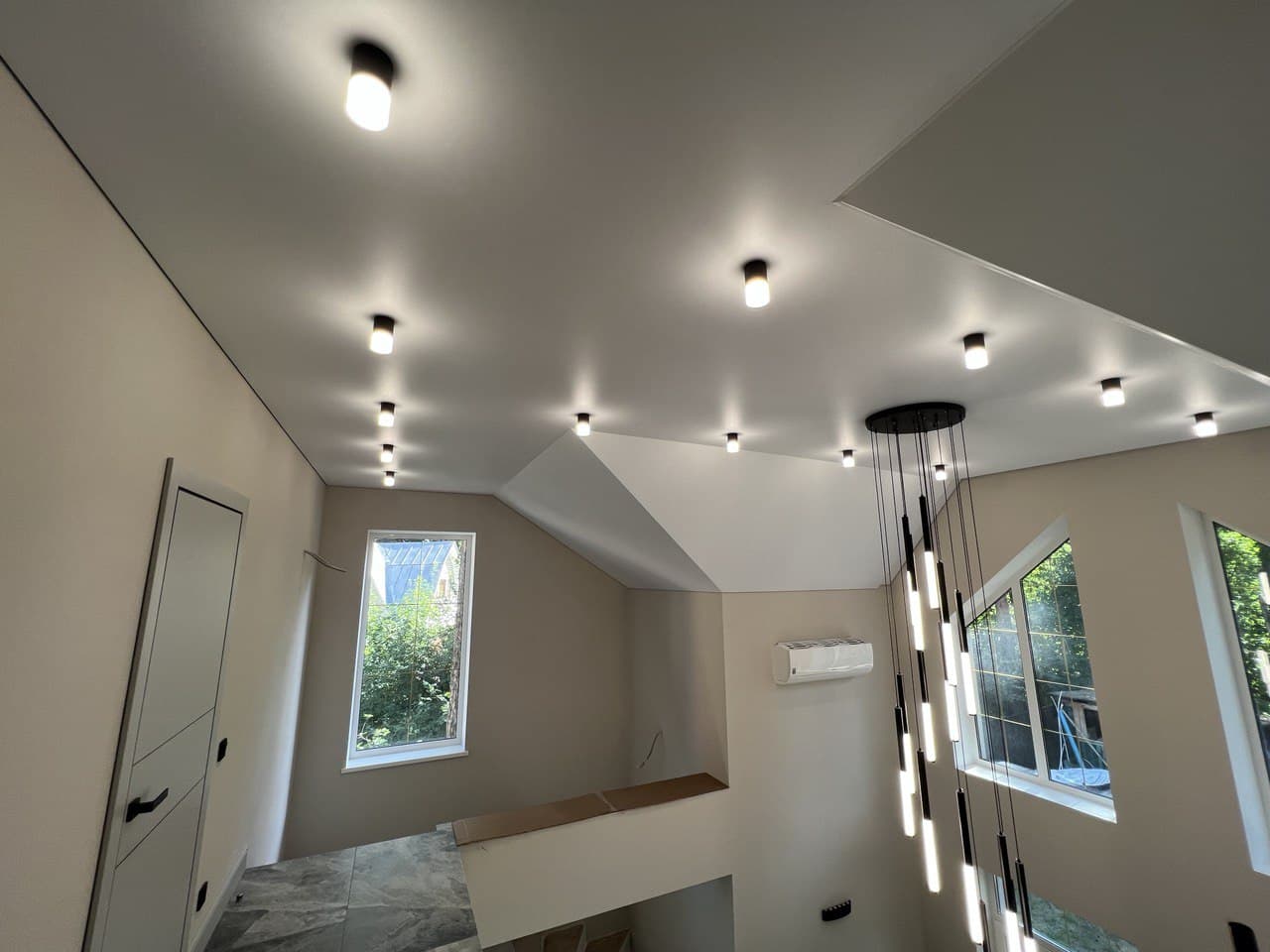 Почему стоит выбрать натяжной потолок?