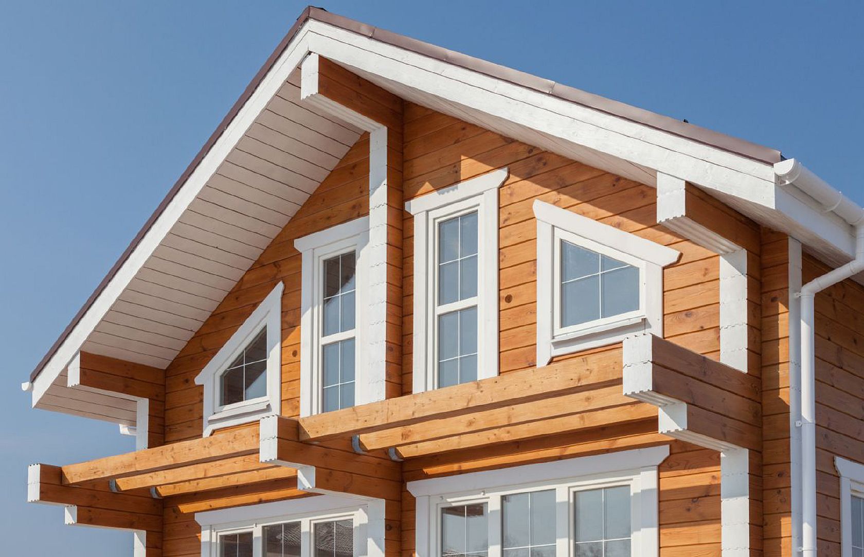 Реставрация старых деревянных окон: выгодно или нет?