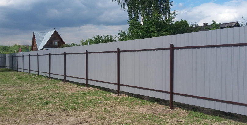 Виды заборов для загородного дома: от практичности до эстетики