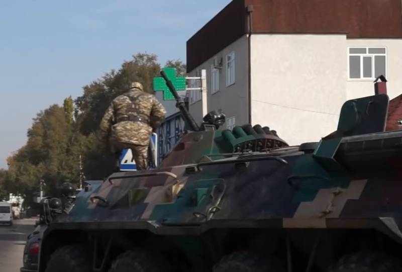 К границе Киргизии и Таджикистана стягивают бронетехнику