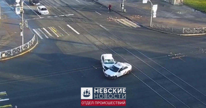 Появилось видео столкновения двух таксистов у «Академической»