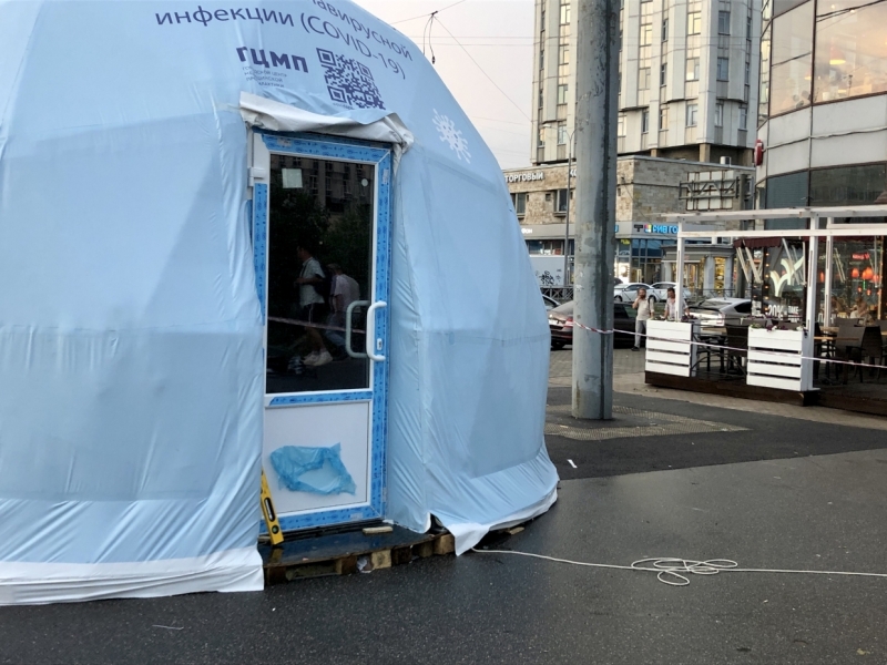 Шатер для вакцинации появился у станции метро «Приморская»