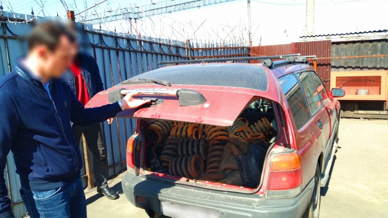 Сварщики с судимостями утащили со станции Рыбацкое 400 кг деталей для ремонта поездов