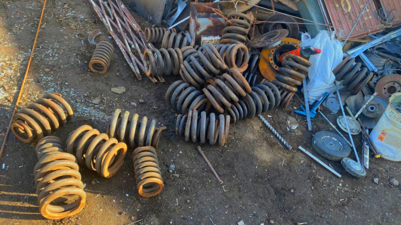 Сварщики с судимостями утащили со станции Рыбацкое 400 кг деталей для ремонта поездов