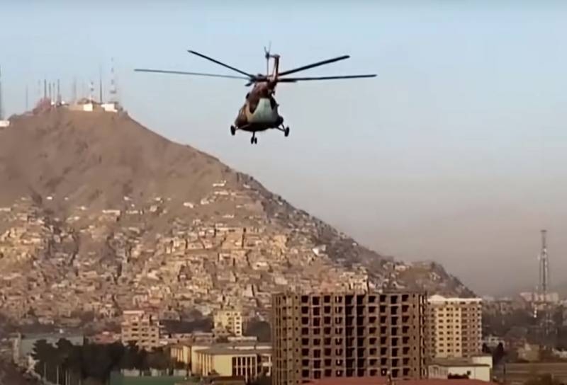 Талибы показали трофейную технику американского и российского производства на очередном военном параде в Кабуле