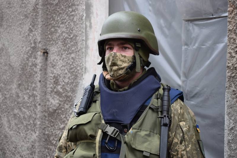 В Sohu обратили внимание на переброску бронетехники ВСУ и заинтересованность Зеленского в конфликте на Донбассе