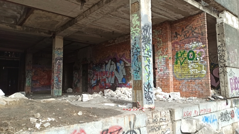 «За державу обидно»: петербуржцы придумали гниющему Кировскому заводу новое применение