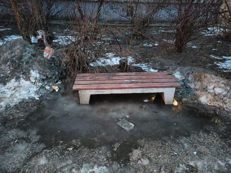 ЖКС «спасет» погрязший в мусоре двор на Дунайском по просьбе местной администрации